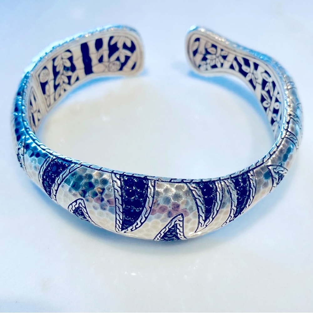 JOHN HARDY Palu Macan Sterling Silver Black Sapphire hinged cuff